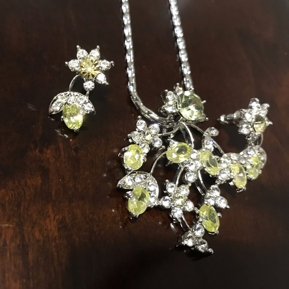 Pendant earring with chain - Picture 3 of 5